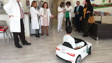 ANDALUCIA.-Jaén.- Los pacientes infantiles del Hospital de Jaén podrán desplazarse al quirófano en un coche eléctrico