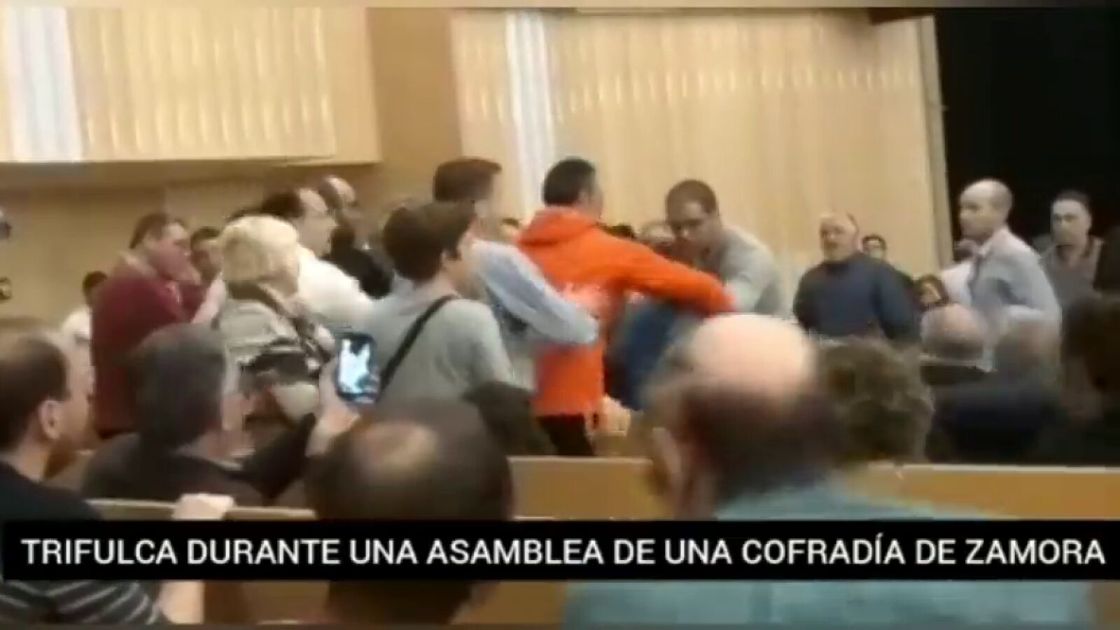 El altercado producido en la Cofradía de Jesús Nazareno podría acabar con la expulsión de diez personas