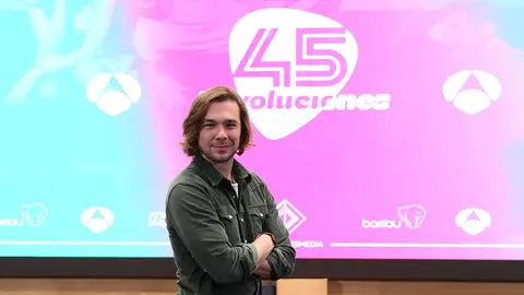 Carlos Cuevas es Rober en ' 45 Revoluciones' Carlos Cuevas es Rober en ' 45 Revoluciones'