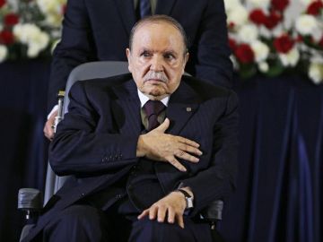 Buteflika renuncia a presentarse a las elecciones de Argelia. 