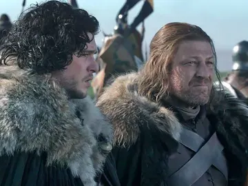 Jon Snow junto a Ned Stark Jon Snow junto a Ned Stark