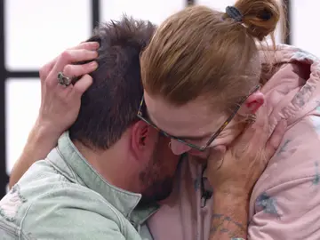 Pablo López rompe a llorar en el ensayo de la Batalla de ‘La Voz’ de Andrés Martín y Andrés Iwasaki Pablo López rompe a llorar en el ensayo de la Batalla de ‘La Voz’ de Andrés Martín y Andrés Iwasaki