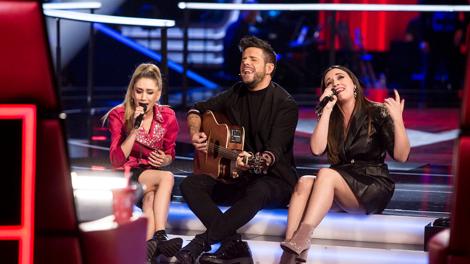 Pablo López, Palomy y Marina Damer cantan ‘Peces de ciudad’ en ‘La Voz’