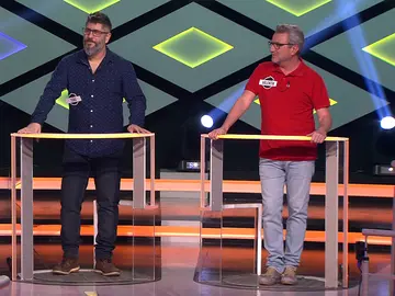 Valentín, del equipo de 'Los Lobos', sobrado pero solidario en la bomba estratégica Valentín, del equipo de 'Los Lobos', sobrado pero solidario en la bomba estratégica