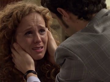 Natalia, desesperada, se confiesa a Carlos: "Me llamo Ana López"