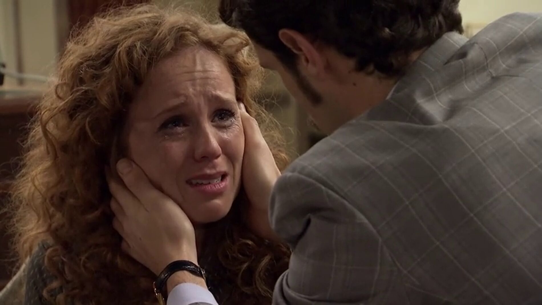 Natalia, desesperada, se confiesa a Carlos: "Me llamo Ana L&oacute;pez"