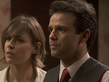 Carmelo, al Sargento: "¿Viene a detenerme?" Carmelo, al Sargento: "¿Viene a detenerme?"