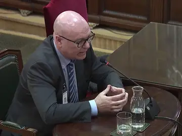 El jefe de Planificación de los Mossos el 1-O: "Avisamos al Govern de que 1-O era una jornada prohibida" El jefe de Planificación de los Mossos el 1-O: "Avisamos al Govern de que 1-O era una jornada prohibida"