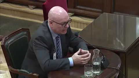 El jefe de Planificación de los Mossos el 1-O: "Avisamos al Govern de que 1-O era una jornada prohibida" El jefe de Planificación de los Mossos el 1-O: "Avisamos al Govern de que 1-O era una jornada prohibida"