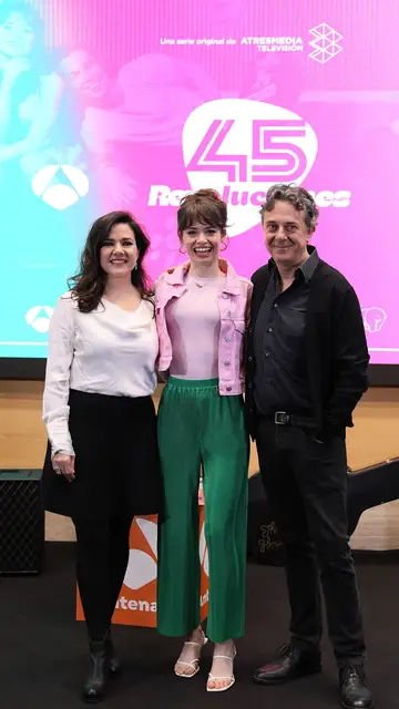 Carmen Gutiérrez, Guiomar Puerta y Pere Ponce son Elisa, Maribel y Alberto en '45 Revoluciones' Carmen Gutiérrez, Guiomar Puerta y Pere Ponce son Elisa, Maribel y Alberto en '45 Revoluciones'