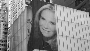 El retrato colocado en la esquina de 342 Park Avenue