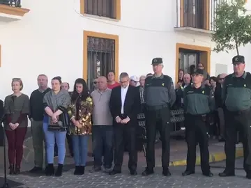 Concentración en Estepona en repulsa por el asesinato de una mujer presuntamente a manos de su marido Concentración en Estepona en repulsa por el asesinato de una mujer presuntamente a manos de su marido