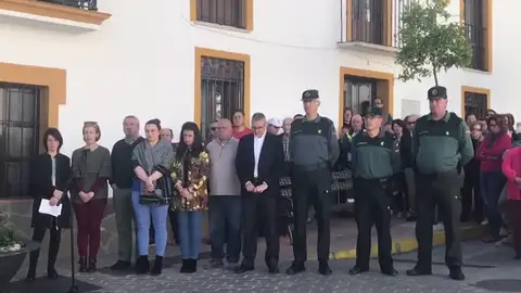 Concentración en Estepona en repulsa por el asesinato de una mujer presuntamente a manos de su marido Concentración en Estepona en repulsa por el asesinato de una mujer presuntamente a manos de su marido