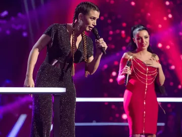 Lorena Fernández y Elena Vargas cantan ‘A que no me dejas’ en la Batalla de ‘La Voz’ Lorena Fernández y Elena Vargas cantan ‘A que no me dejas’ en la Batalla de ‘La Voz’