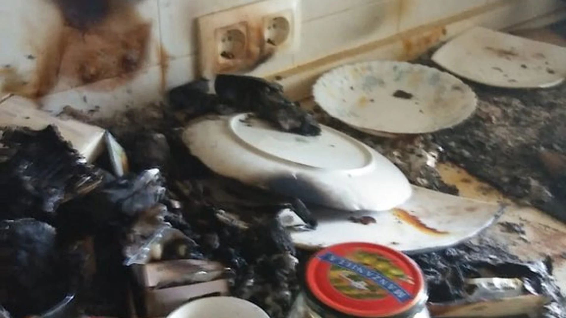 Estado de la cocina tras el fuego Estado de la cocina tras el fuego
