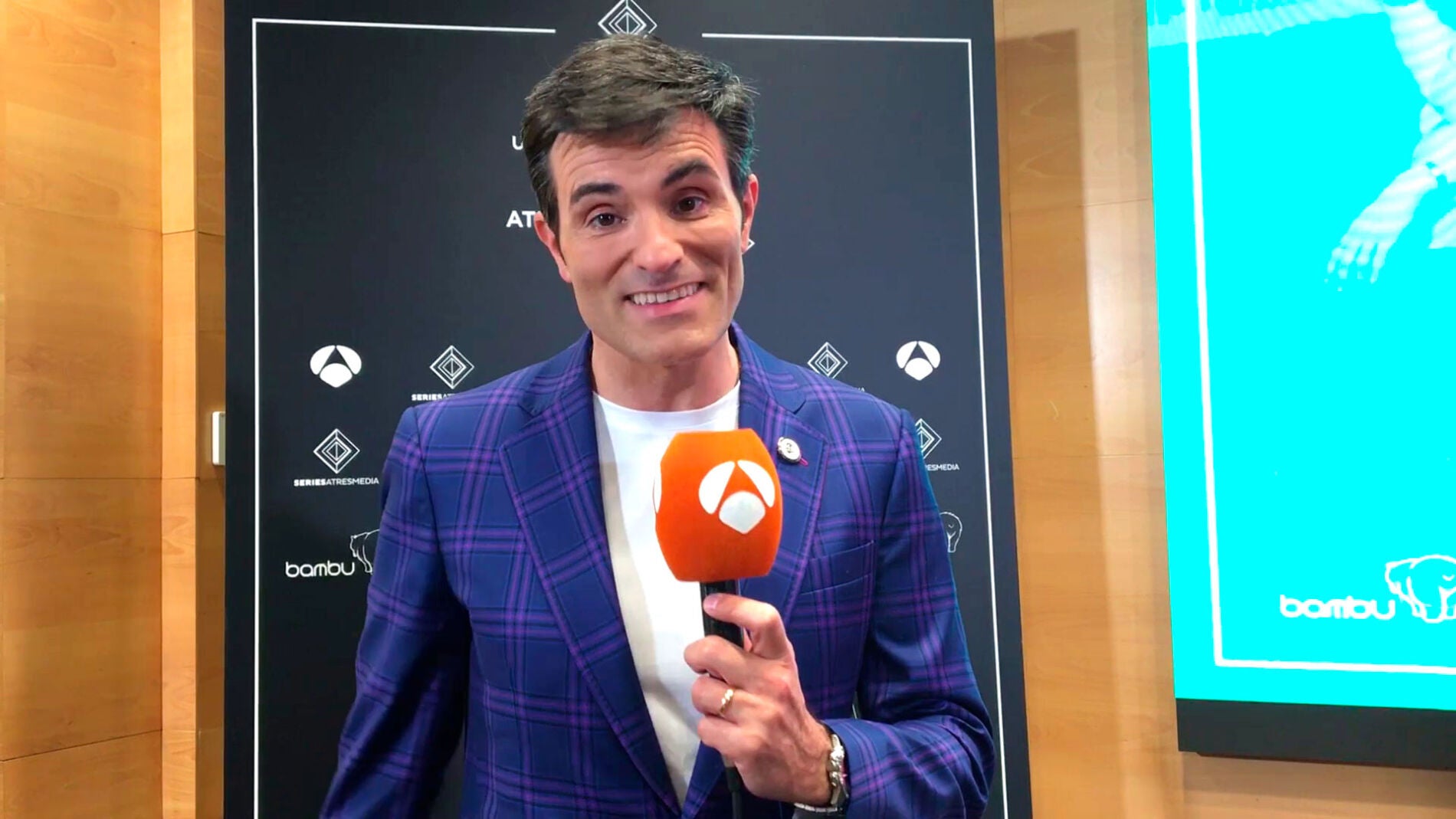 Luis Larrodera: "'45 Revoluciones' m&aacute;s que guiones son partituras"