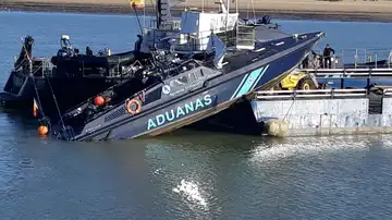 Imagen de la embarcación de Aduanas Imagen de la embarcación de Aduanas