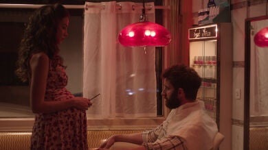 Avance en exclusiva de una escena de 'Taxi a Gibraltar' con Dani Rovira y María Hervás: León tiene que aprender a relajarse