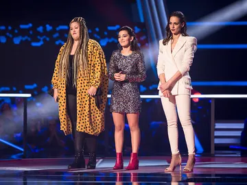 Vídeo: Paulina Rubio pide a los coaches que se mojen y le ayuden a elegir entre Adriana Rosa y Susana Montaña Vídeo: Paulina Rubio pide a los coaches que se mojen y le ayuden a elegir entre Adriana Rosa y Susana Montaña