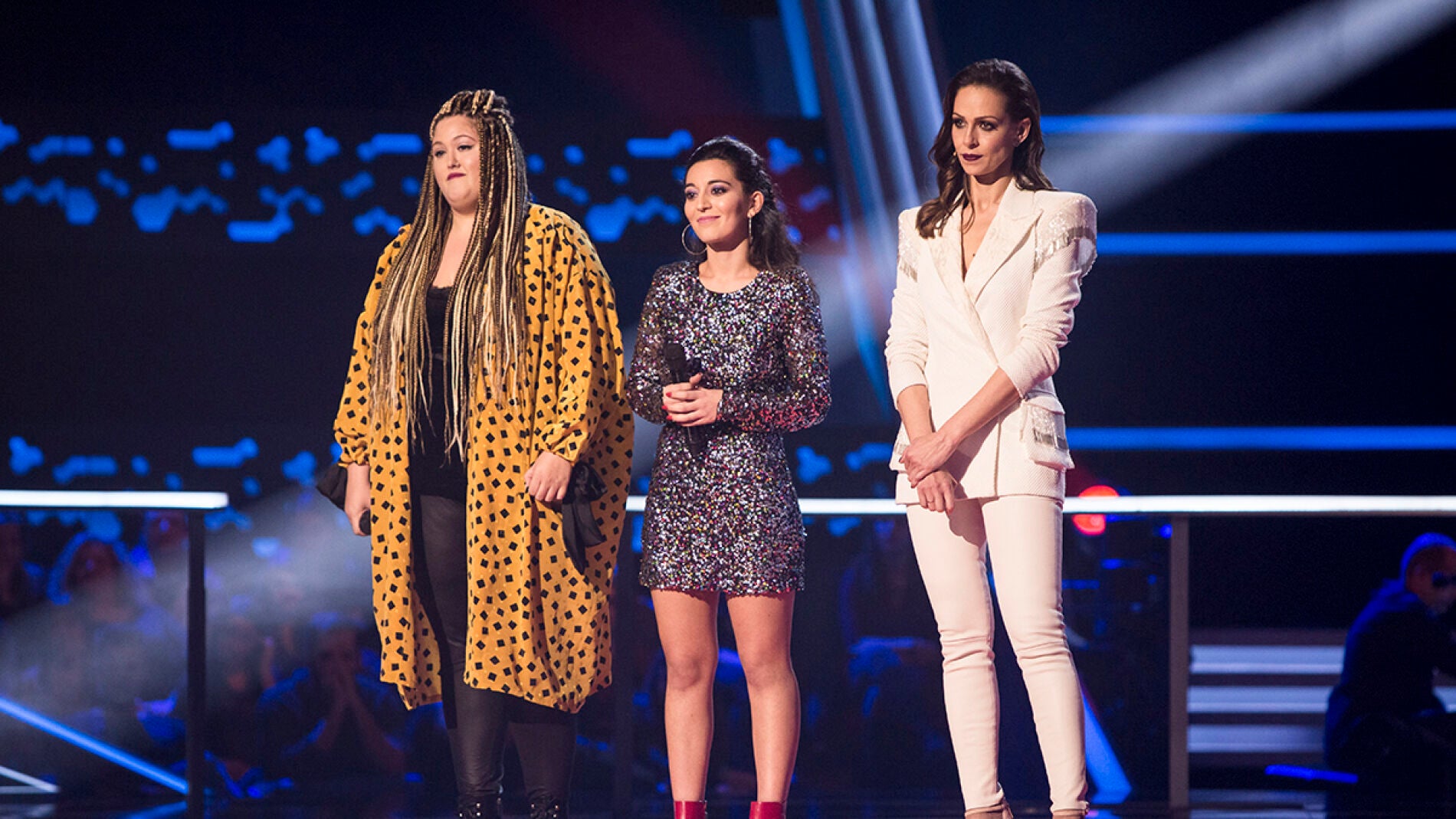 V&iacute;deo: Paulina Rubio pide a los coaches que se mojen y le ayuden a elegir entre Adriana Rosa y Susana Monta&ntilde;a