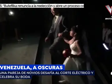 Pareja de novios se casa a oscuras en Venezuela Pareja de novios se casa a oscuras en Venezuela