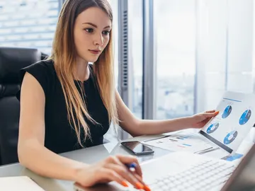 Mujer trabajando Mujer trabajando