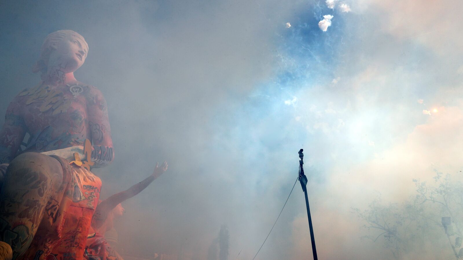 Siete heridos por un petardo que explotó entre el público durante una mascletà de las fallas