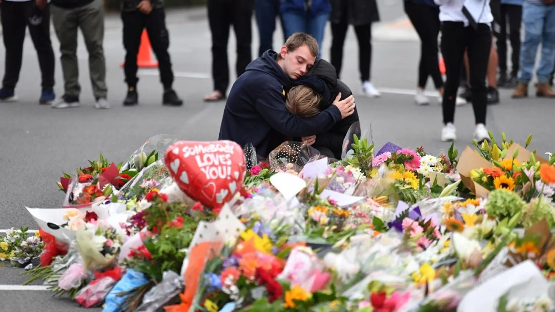 Noticias Fin de semana (16-03-19) Nueva Zelanda prohibirá los rifles semiautomáticos y cambiará sus leyes sobre armas tras la matanza en Christchurch Noticias Fin de semana (16-03-19) Nueva Zelanda prohibirá los rifles semiautomáticos y cambiará sus leyes sobre armas tras la matanza en Christchurch