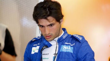 Carlos Sainz, en el box de McLaren