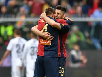 Criscito, con Zukanovic Criscito, con Zukanovic