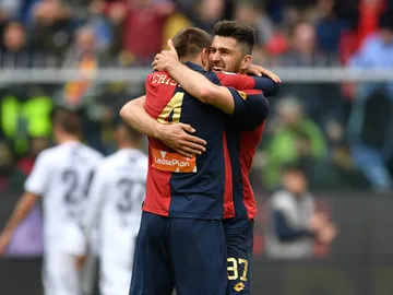 Criscito, con Zukanovic Criscito, con Zukanovic