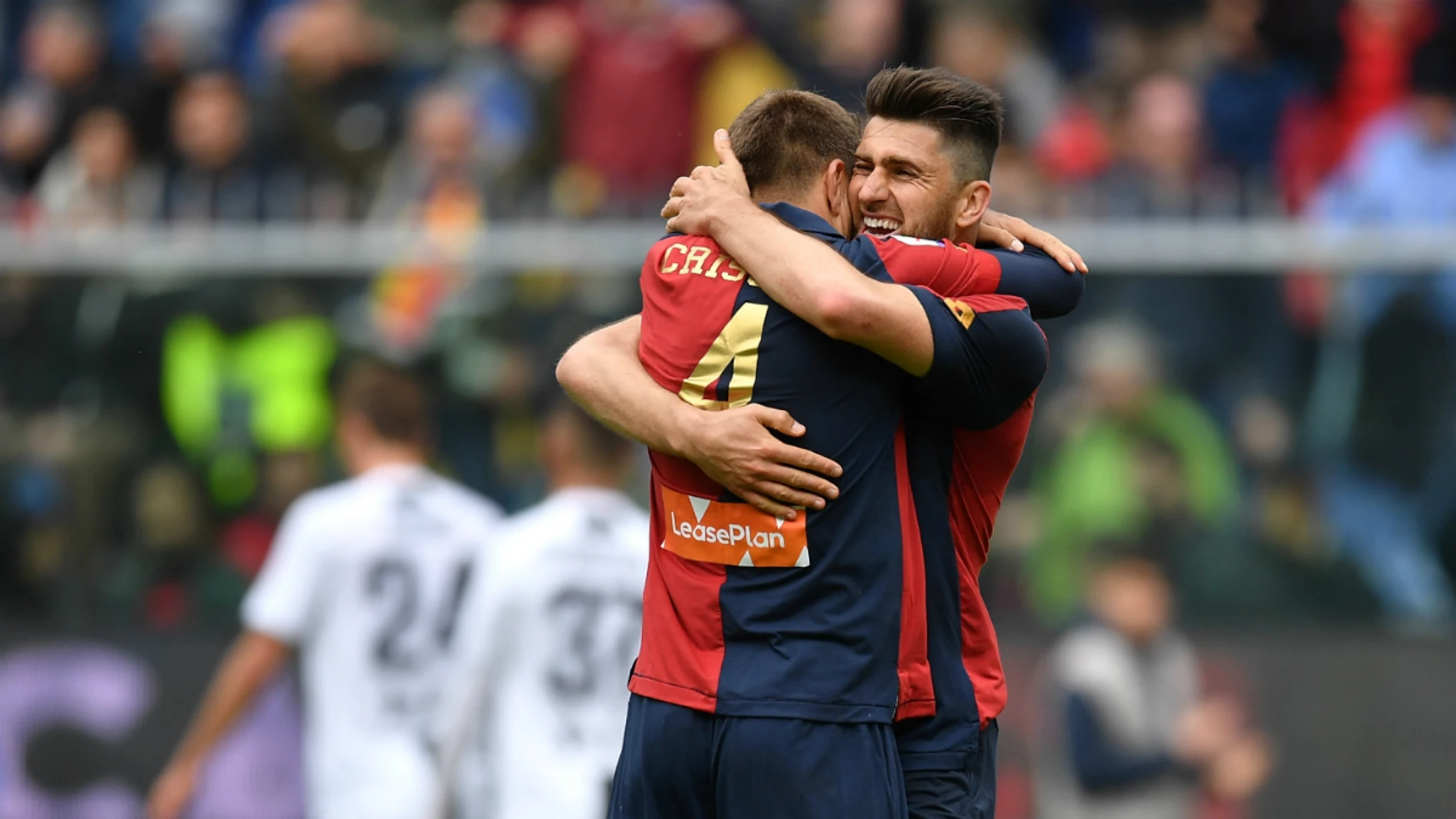 Criscito, con Zukanovic Criscito, con Zukanovic