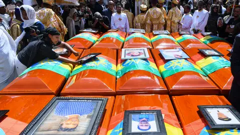 El multitudinario funeral de las víctimas del avión siniestrado en Etiopía El multitudinario funeral de las víctimas del avión siniestrado en Etiopía