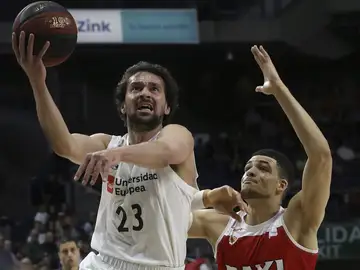 Llull penetra a canasta ante el Manresa Llull penetra a canasta ante el Manresa