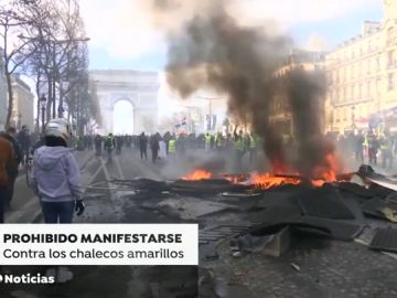 Macron prohibe manifestarse a los chalecos amarillos en los Campos Elíseos