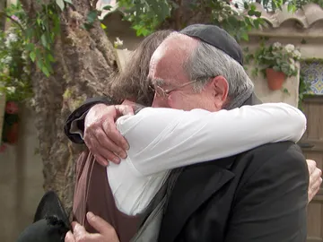 La emotiva despedida de Don Anselmo a un hundido Isaac La emotiva despedida de Don Anselmo a un hundido Isaac
