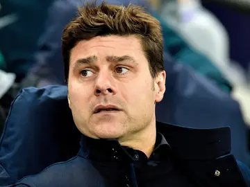 Pochettino, con gesto serio en el banquillo Pochettino, con gesto serio en el banquillo