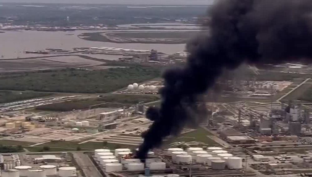 Incendio en una petroquímica de Texas