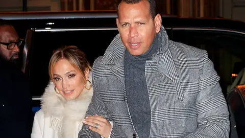 Jennifer Lopez presume de anillo de compromiso Junto a Alex Rodríguez