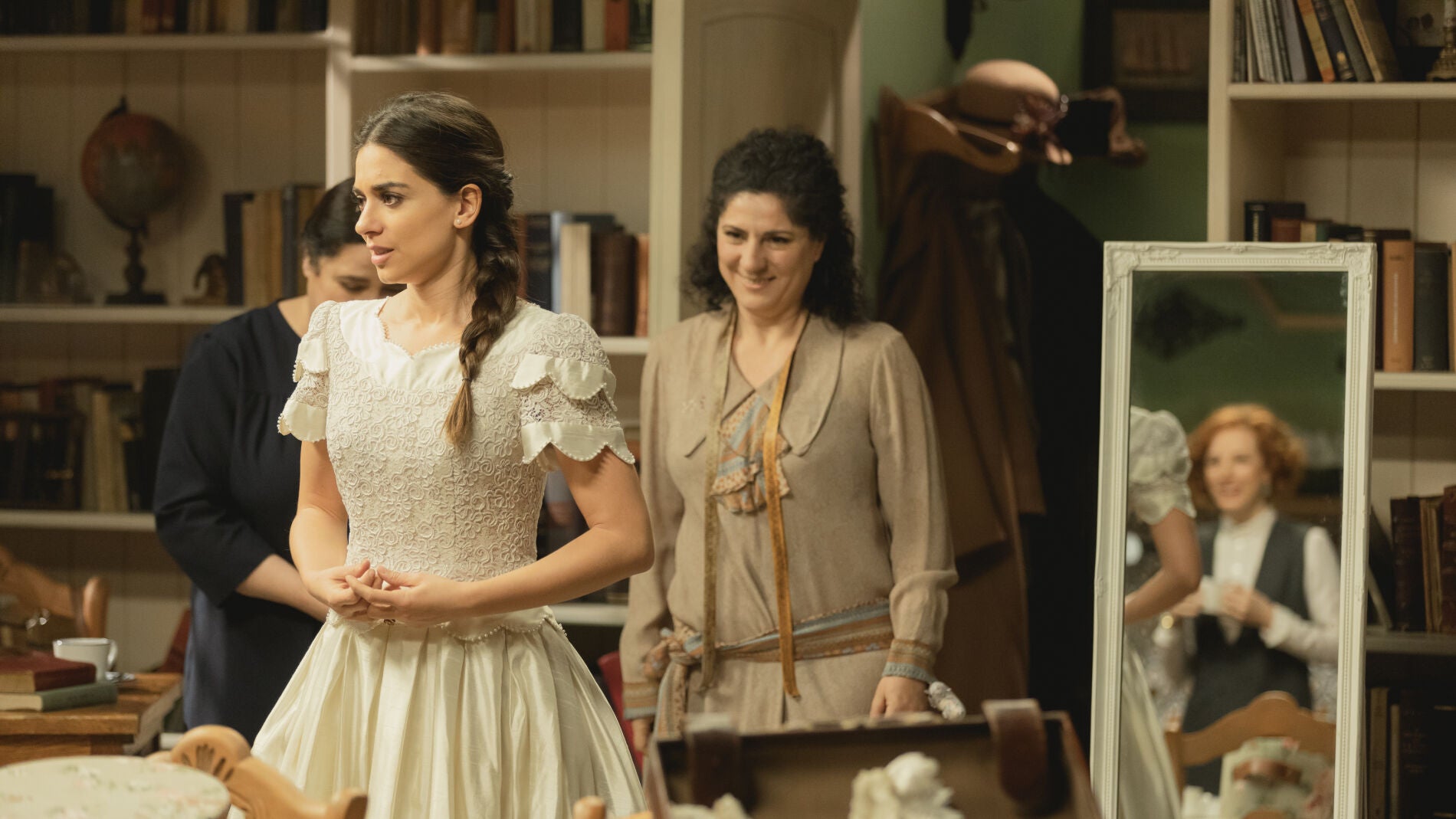 Elsa rompe a llorar al verse vestida de novia 