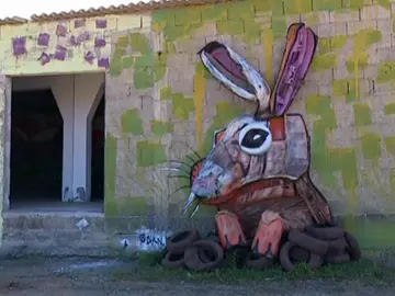 Basura y desechos se convierten en obras de arte Basura y desechos se convierten en obras de arte