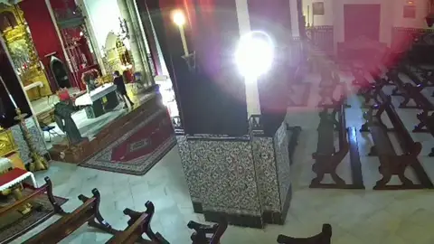 Detenidas dos mujeres por un delito contra los sentimientos religiosos y por hurto en una parroquia de Sevilla Detenidas dos mujeres por un delito contra los sentimientos religiosos y por hurto en una parroquia de Sevilla