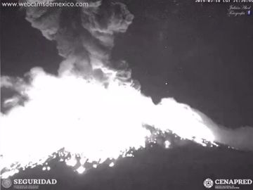 El volcán Popocatépetl registra una de sus explosiones más grandes de los últimos años en México