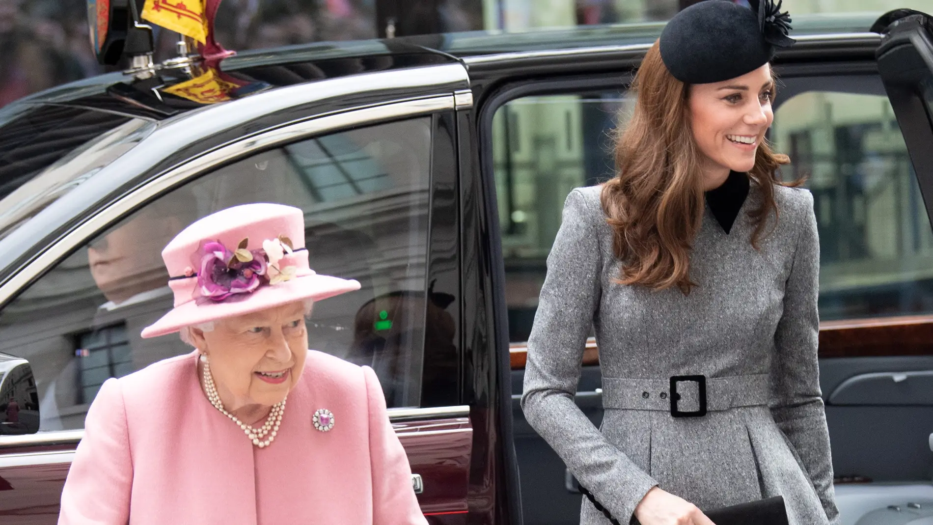 Kate Middleton, de acto junto a la Reina Isabel II