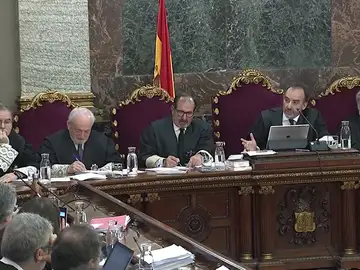 El tribunal del 'procés' califica de impertinente el interrogatorio de un abogado defensor a un guardia civil El tribunal del 'procés' califica de impertinente el interrogatorio de un abogado defensor a un guardia civil