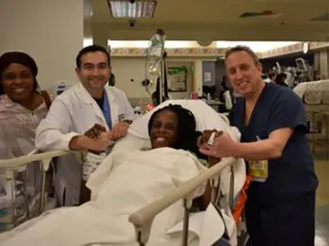 Thelma Chiaka, mujer que ha dado a luz a 6 bebés en 9 minutos Thelma Chiaka, mujer que ha dado a luz a 6 bebés en 9 minutos