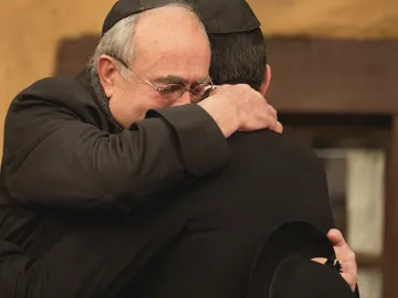 Anselmo y Berengario, un mar de lágrimas en su último adiós Anselmo y Berengario, un mar de lágrimas en su último adiós