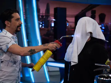 El superpoder de Marron al estilo 'Hellboy': hace ignífugo al cuerpo humano en 'El Hormiguero 3.0' El superpoder de Marron al estilo 'Hellboy': hace ignífugo al cuerpo humano en 'El Hormiguero 3.0'