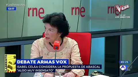 Celaá avisa a Torra de que "pasaría la raya de la desobediencia" si no retira los lazos amarillos Celaá avisa a Torra de que "pasaría la raya de la desobediencia" si no retira los lazos amarillos