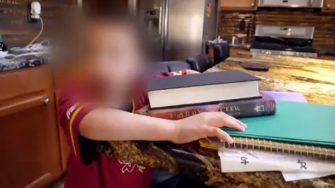 Detenida una mujer por abusar y maltratar a sus siete hijos adoptados en Arizona Detenida una mujer por abusar y maltratar a sus siete hijos adoptados en Arizona